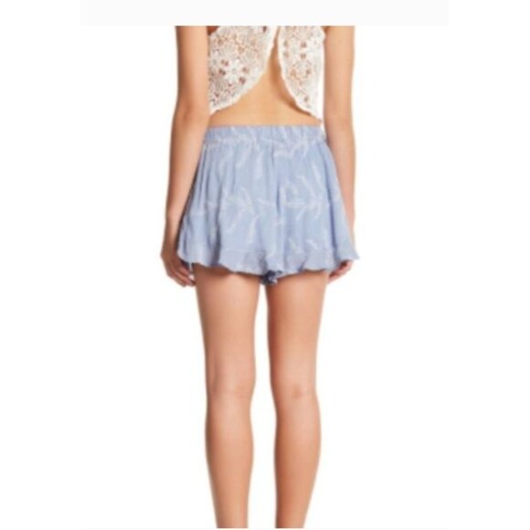 Sadie & Sage Women's Embroidered Ruffle Hem Shorts Sky/White Size Large, NWT - Picture 3 of 15
